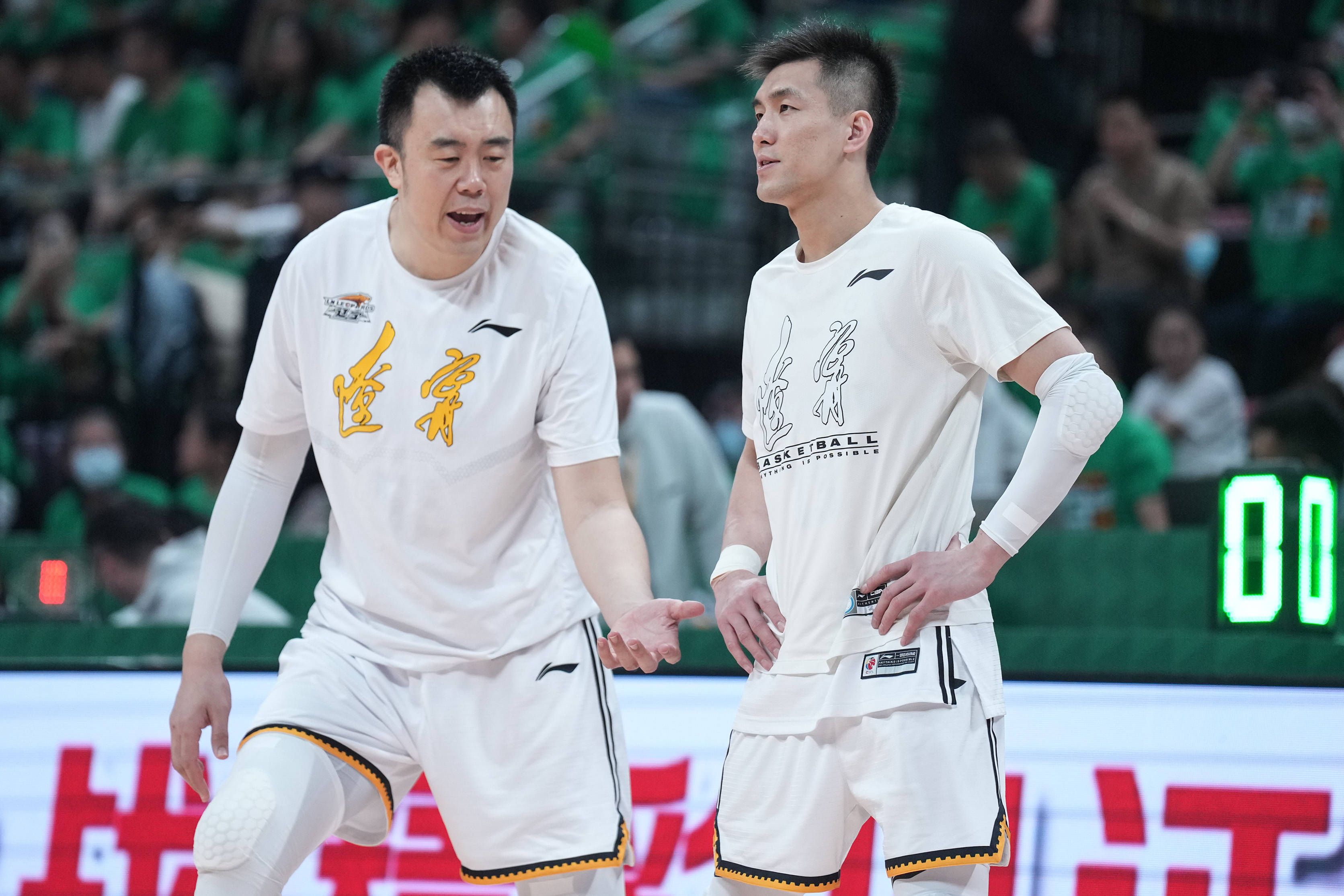 宋天铭也笑着说道：没错。